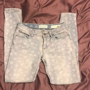 Bullhead light blue flowered jeans